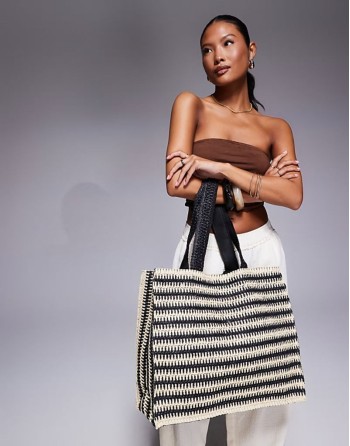 straw tote bag in mono stripe