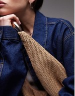 Scarlett straw bag with metal handle in natural