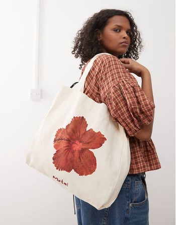 barbara hibiscus print tote bag in ivory