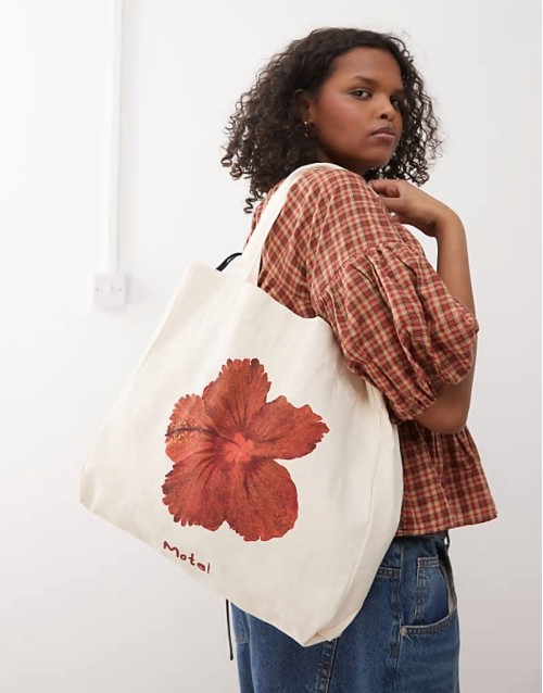 barbara hibiscus print tote bag in ivory