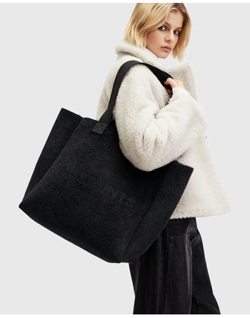 Izzy fuzzy tote in black